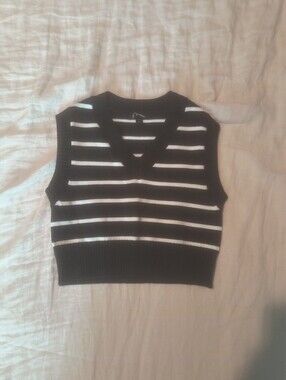 Girls Cropped Sweater Vest